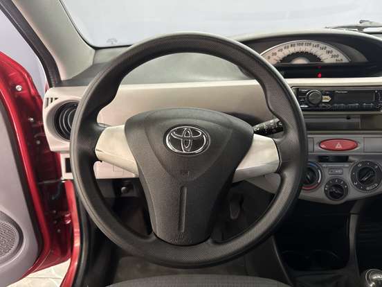 TOYOTA-ETIOS-1.3 X 16V FLEX 4P MANUAL TOYOTA-ETIOS-2013
