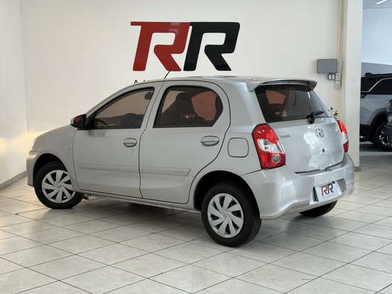 TOYOTA-ETIOS-2017