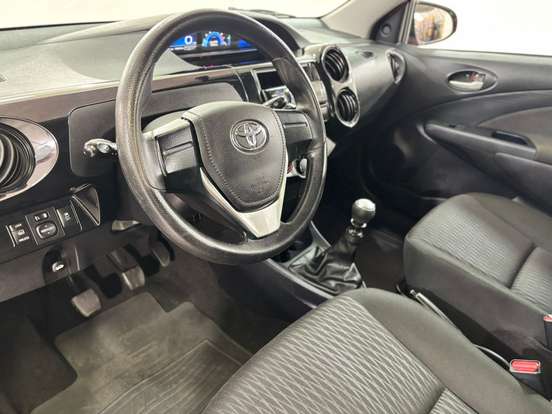 TOYOTA-ETIOS-2019