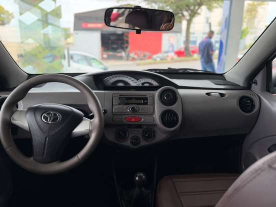 TOYOTA-ETIOS-1.3 XS 16V FLEX 4P MANUAL TOYOTA-ETIOS-2013