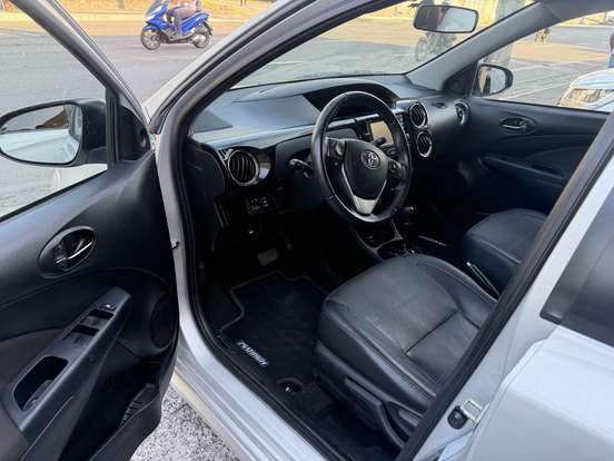 TOYOTA-ETIOS-1.5 PLATINUM SEDAN 16V FLEX 4P AUTOMÁTICO TOYOTA-ETIOS-2017