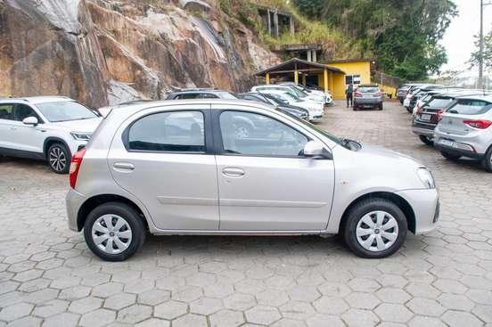 TOYOTA-ETIOS-2016