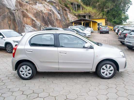 TOYOTA-ETIOS-1.5 READY 16V FLEX 4P AUTOMÁTICO TOYOTA-ETIOS-2016