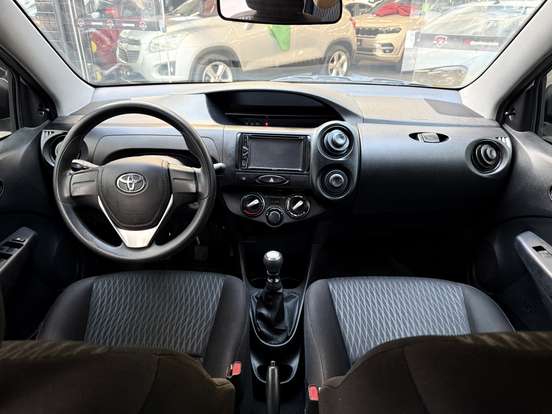 TOYOTA-ETIOS-2021