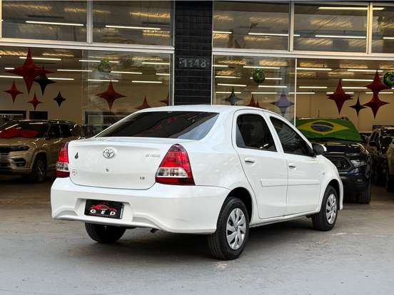 TOYOTA-ETIOS-1.5 X PLUS SEDAN 16V FLEX 4P MANUAL TOYOTA-ETIOS-2021