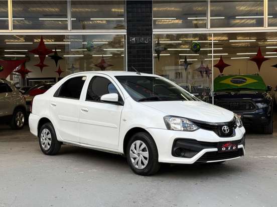 TOYOTA-ETIOS-2021