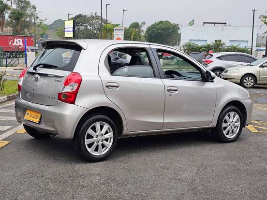 TOYOTA-ETIOS-1.5 XLS 16V FLEX 4P AUTOMÁTICO TOYOTA-ETIOS-2016