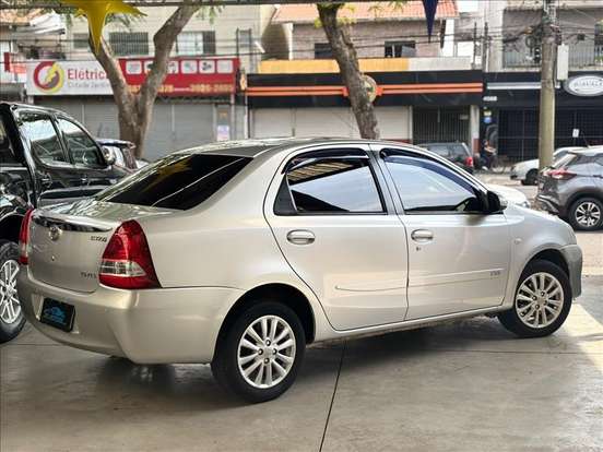 TOYOTA-ETIOS-1.5 XLS SEDAN 16V FLEX 4P MANUAL TOYOTA-ETIOS-2014