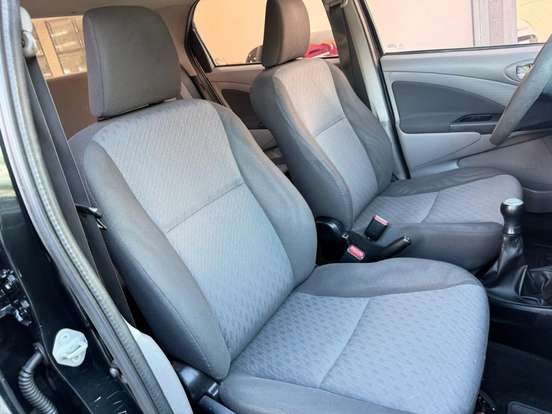 TOYOTA-ETIOS-1.5 XLS SEDAN 16V FLEX 4P MANUAL TOYOTA-ETIOS-2013