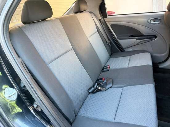 TOYOTA-ETIOS-1.5 XLS SEDAN 16V FLEX 4P MANUAL TOYOTA-ETIOS-2013