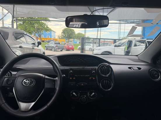 TOYOTA-ETIOS-1.5 XLS SEDAN 16V FLEX 4P MANUAL TOYOTA-ETIOS-2014