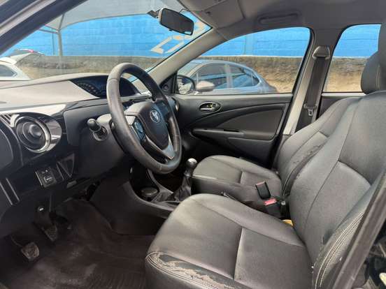 TOYOTA-ETIOS-1.5 XLS SEDAN 16V FLEX 4P MANUAL TOYOTA-ETIOS-2014