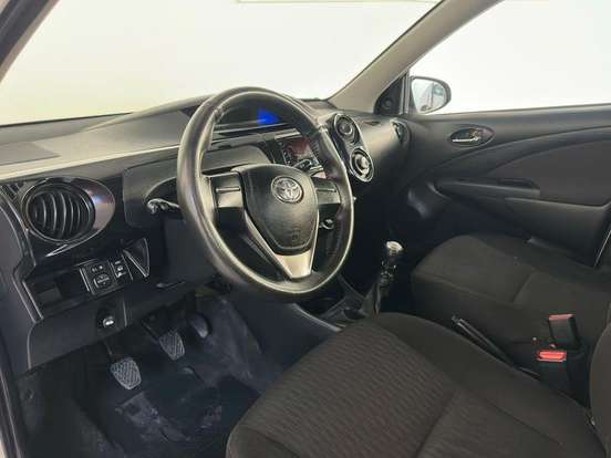 TOYOTA-ETIOS-2017
