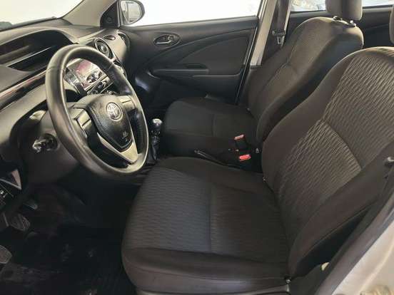 TOYOTA-ETIOS-2017