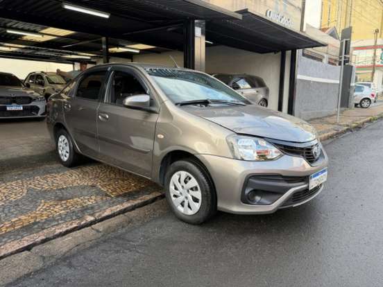 TOYOTA-ETIOS-2017