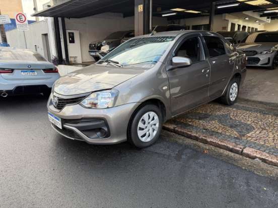 TOYOTA-ETIOS-2017