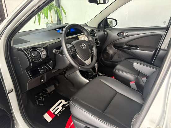 TOYOTA-ETIOS CROSS-2016