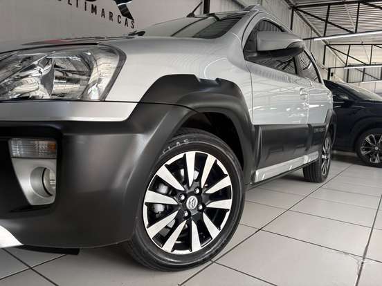 TOYOTA-ETIOS CROSS-2016