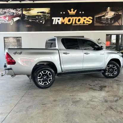 TOYOTA-HILUX-2021