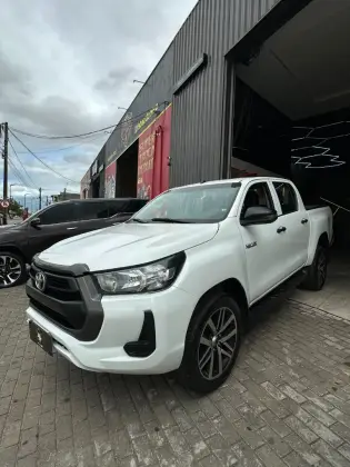 TOYOTA HILUX 2.8 D-4D TURBO DIESEL CD POWER PACK 4X4 MANUAL