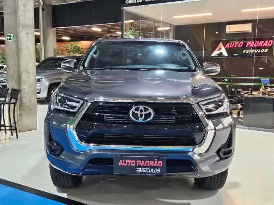TOYOTA-HILUX-2.8 D-4D TURBO DIESEL CD SRV 4X4 AUTOMÁTICO TOYOTA-HILUX-2025