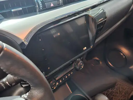 TOYOTA-HILUX-2025