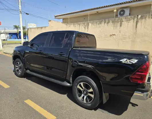 TOYOTA-HILUX-2018