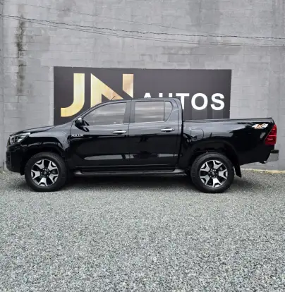 TOYOTA-HILUX-2020