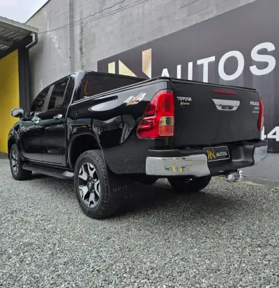TOYOTA-HILUX-2020