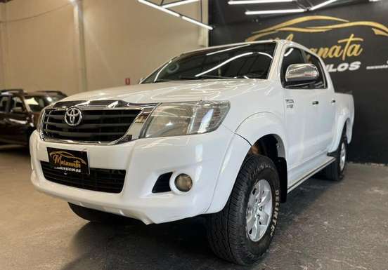 TOYOTA-HILUX-2015