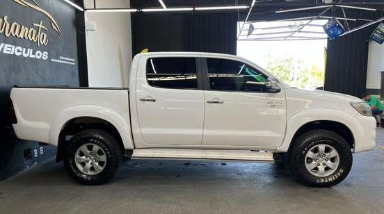 TOYOTA-HILUX-2015
