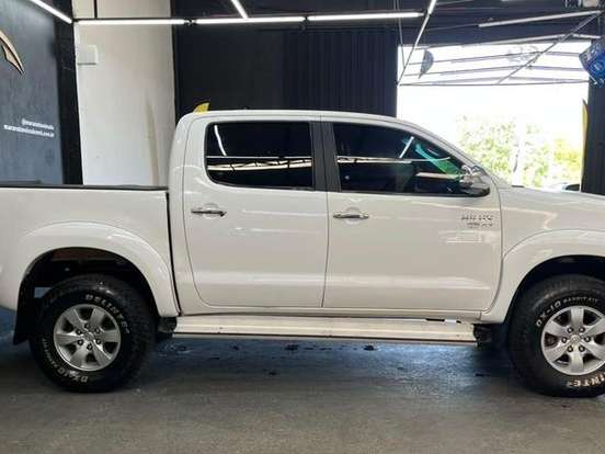 TOYOTA-HILUX-2.7 SR 4X2 CD 16V FLEX 4P AUTOMÁTICO TOYOTA-HILUX-2015