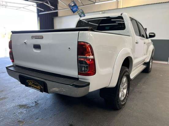 TOYOTA-HILUX-2015