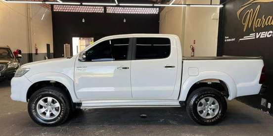 TOYOTA-HILUX-2015