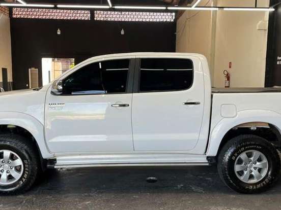 TOYOTA-HILUX-2.7 SR 4X2 CD 16V FLEX 4P AUTOMÁTICO TOYOTA-HILUX-2015