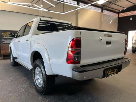 TOYOTA-HILUX-2015