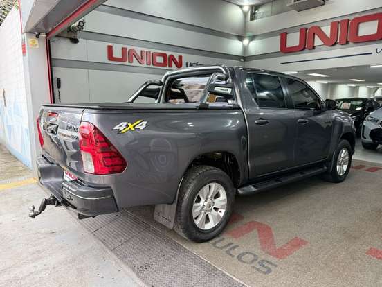 TOYOTA-HILUX-2.7 SRV 4X4 CD 16V FLEX 4P AUTOMÁTICO TOYOTA-HILUX-2017