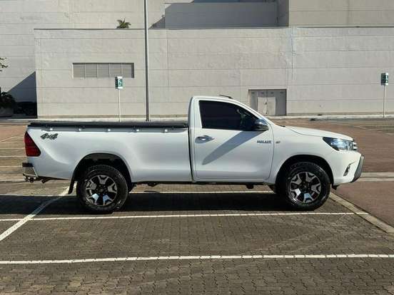 TOYOTA-HILUX-2.8 D-4D TURBO DIESEL CD CONQUEST 4X4 AUTOMÁTICO TOYOTA-HILUX-2023