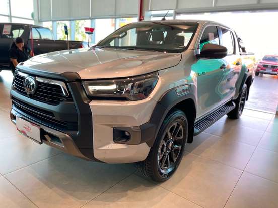 TOYOTA-HILUX-2.8 D-4D TURBO DIESEL CD CONQUEST 4X4 AUTOMÁTICO TOYOTA-HILUX-2023