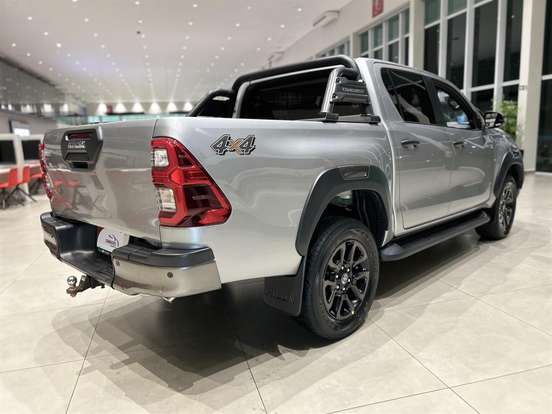 TOYOTA-HILUX-2023