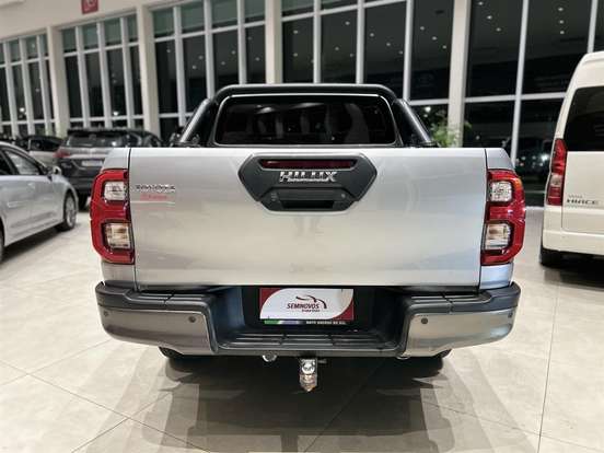 TOYOTA-HILUX-2023