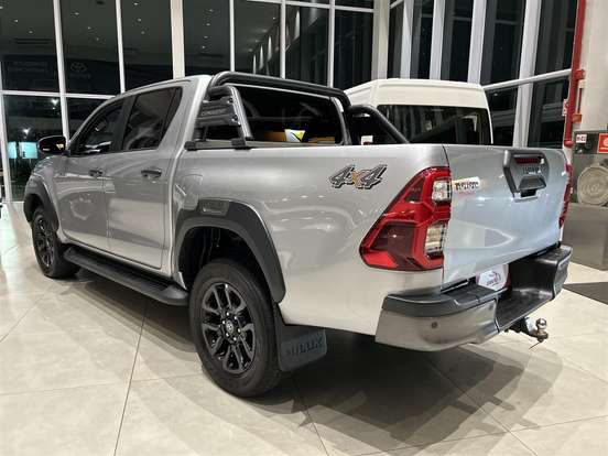 TOYOTA-HILUX-2023