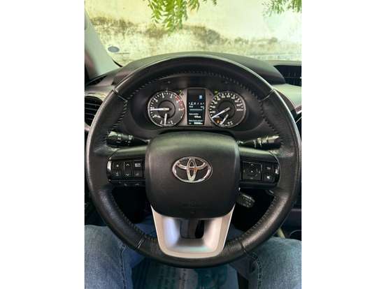 TOYOTA-HILUX-2023