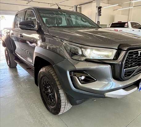 TOYOTA-HILUX-2023