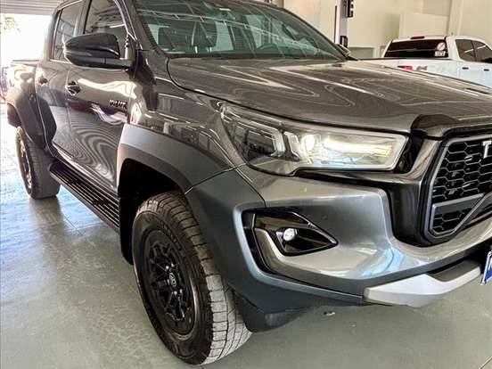 TOYOTA-HILUX-2.8 D-4D TURBO DIESEL CD GR-S 4X4 AUTOMÁTICO TOYOTA-HILUX-2023