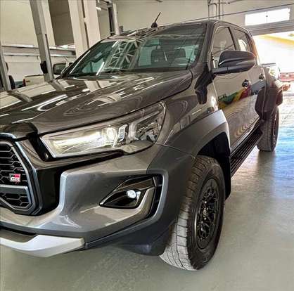 TOYOTA-HILUX-2023