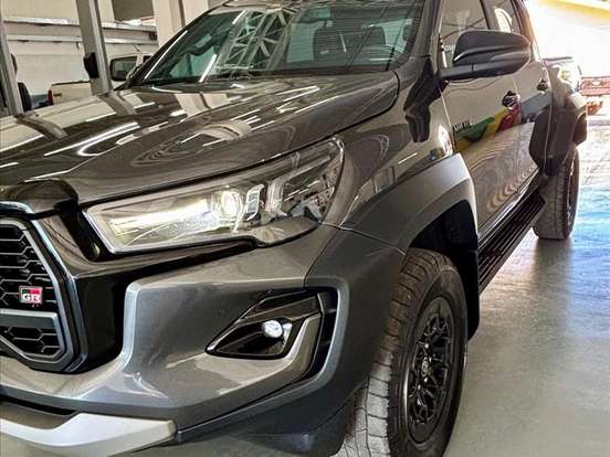 TOYOTA-HILUX-2.8 D-4D TURBO DIESEL CD GR-S 4X4 AUTOMÁTICO TOYOTA-HILUX-2023