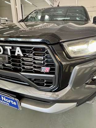 TOYOTA-HILUX-2023