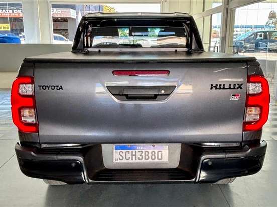 TOYOTA-HILUX-2.8 D-4D TURBO DIESEL CD GR-S 4X4 AUTOMÁTICO TOYOTA-HILUX-2023