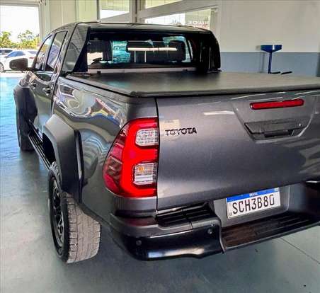 TOYOTA-HILUX-2023